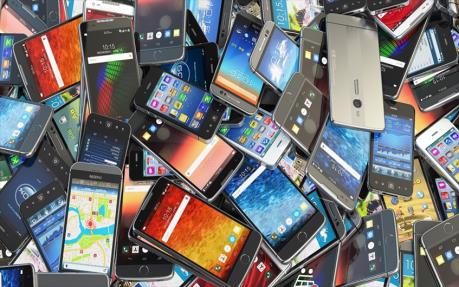 انتقاد آذری جهرمی از وضعیت بازار موبایل